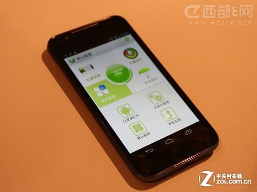 小米2另一對手出現:中興四核手機U985發布