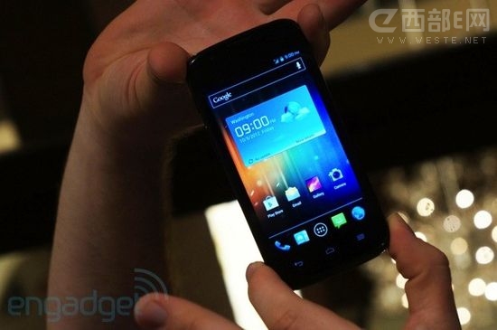 AAscend P1 LTE(hu)ciPhone5渂(jng)(zhng)᣿
