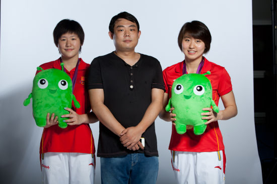 360游久CEO 劉亮與同是《千軍》粉絲的奧運冠軍葉詩文、焦劉洋 360游久CEO 劉亮與同是《千軍》粉絲的奧運冠軍葉詩文、焦劉洋