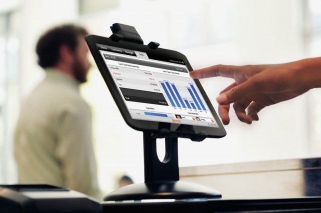 gopago-GO-LIVE-Photo_Tablet-00-640x426